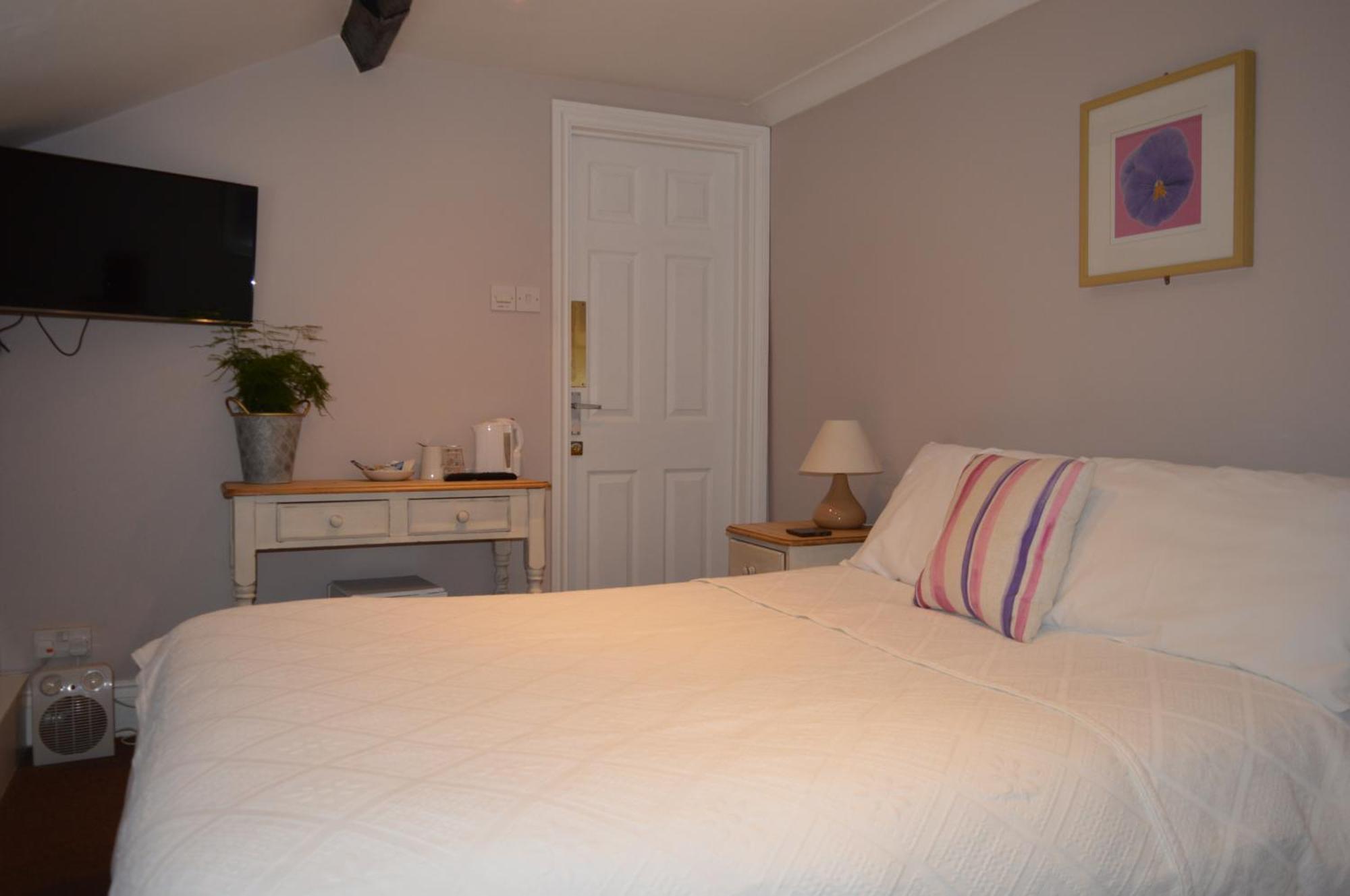 The Ilchester Arms Hotel, Ilchester Somerset Room photo