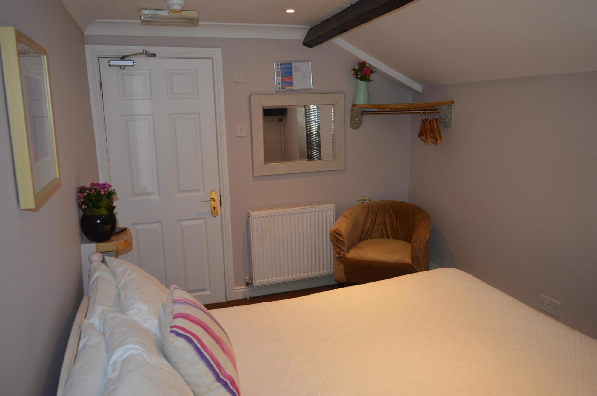 The Ilchester Arms Hotel, Ilchester Somerset Room photo